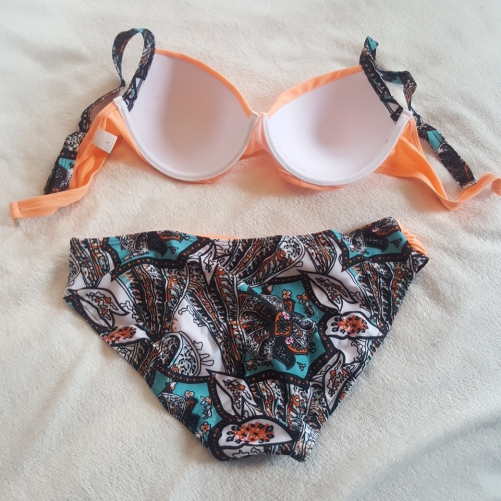 Coral and paisley print bikini - Picture 4 of 7